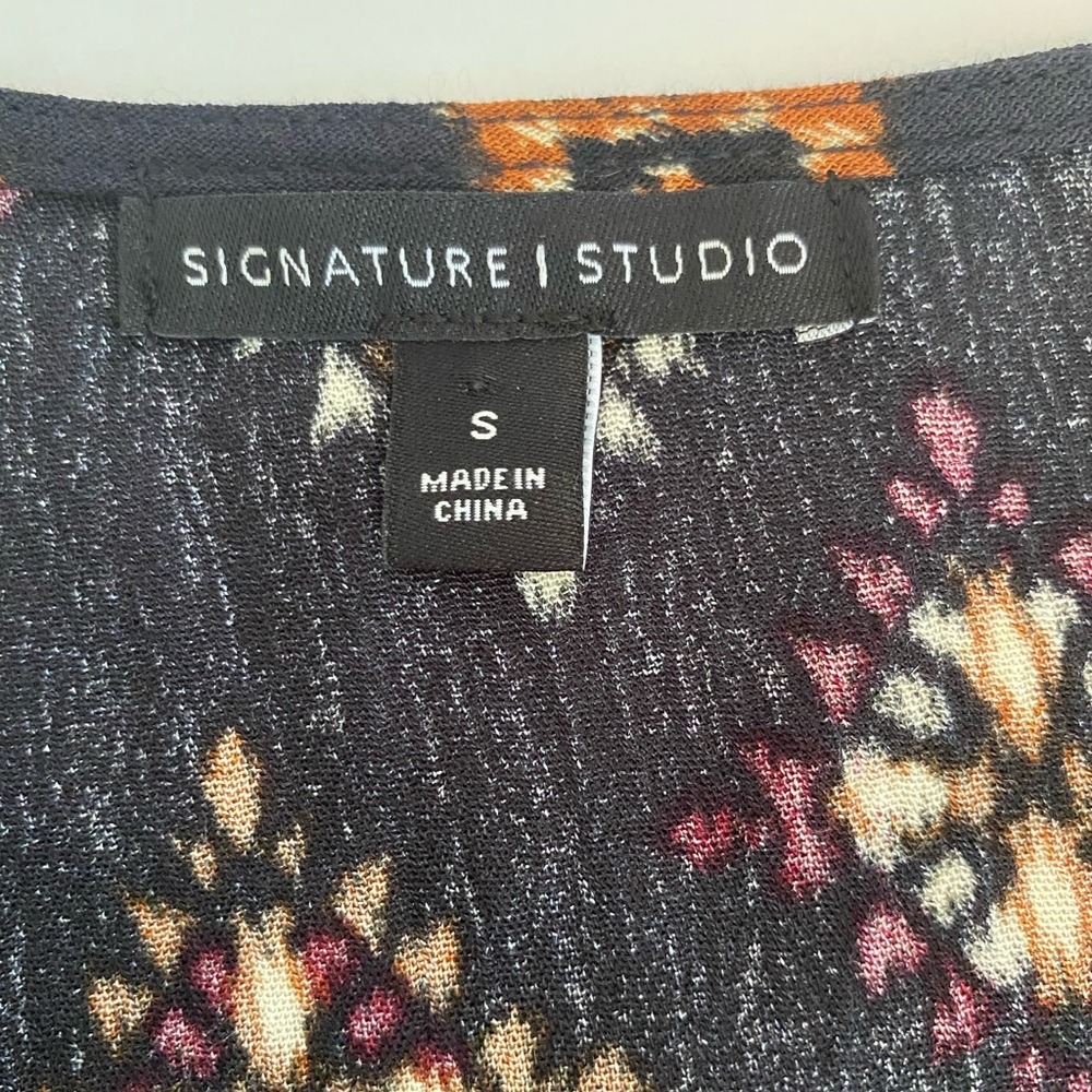Signature Studio Boho Long Sleeve Ruffled V Neck Black Tribal Pattern Shirt Sz S - Picture 2 of 9